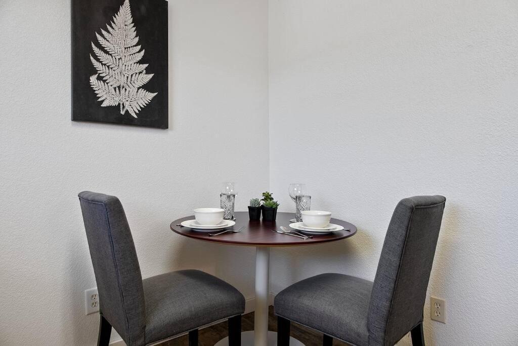Apartament Couples Studio 1 W Full Kitchen Oakhurst Zewnętrze zdjęcie