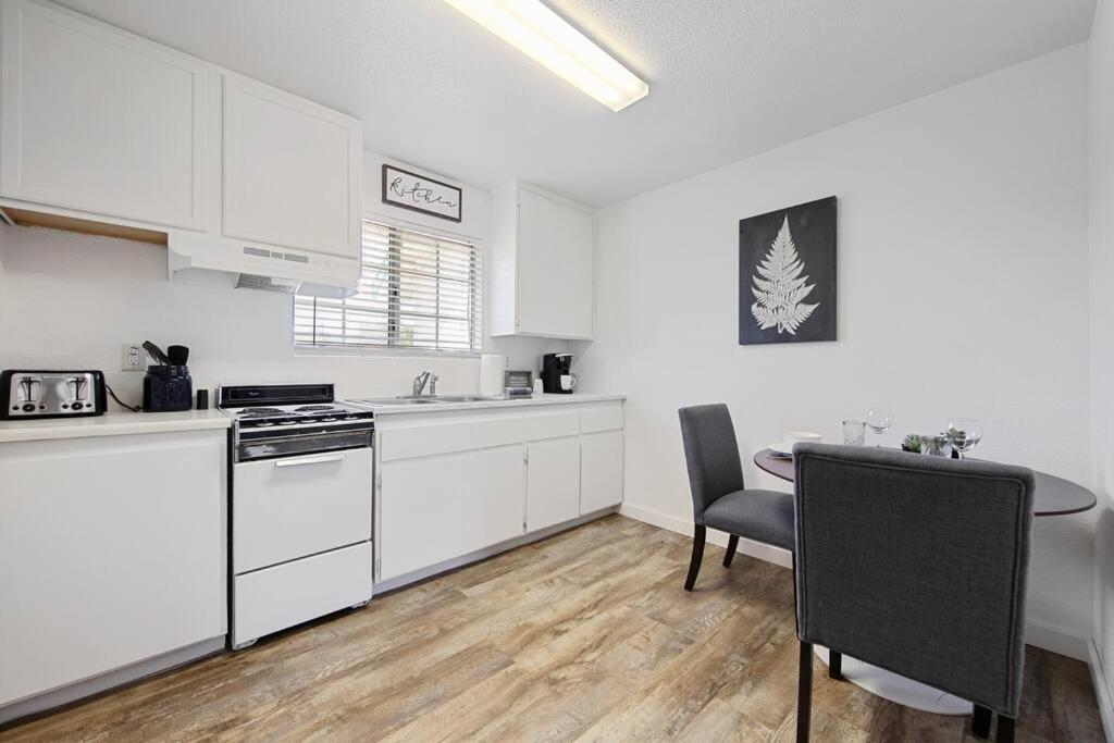 Apartament Couples Studio 1 W Full Kitchen Oakhurst Zewnętrze zdjęcie